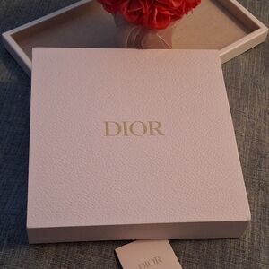 Dior Luxury AROUND THE WORLD PUZZLE Gift Box.Brand NEW 500 PIECES.Was GWP.